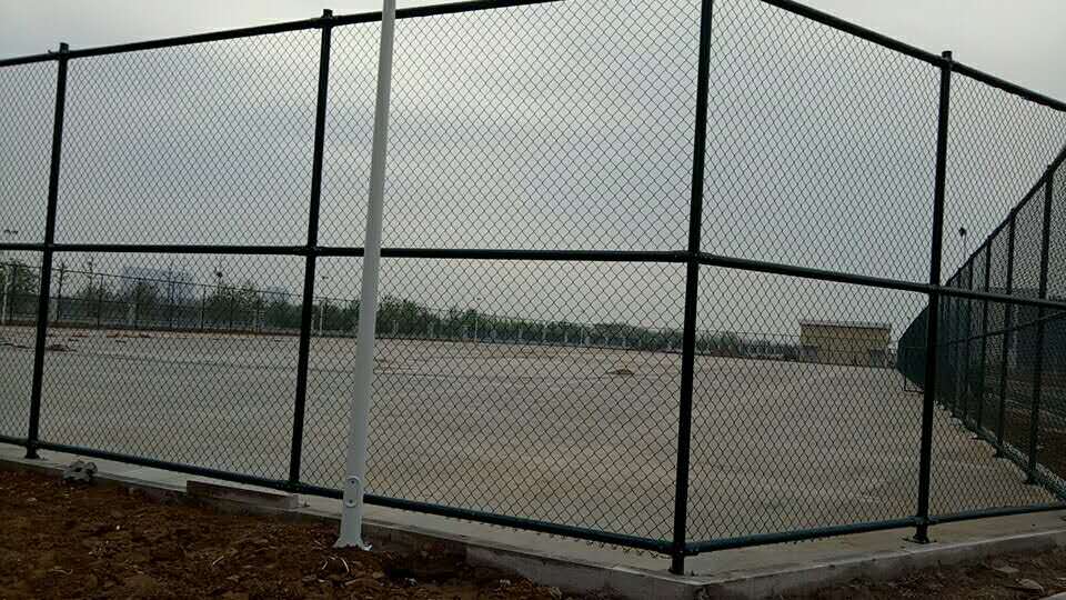 山東體育場圍欄網(wǎng)的規(guī)格13303385703